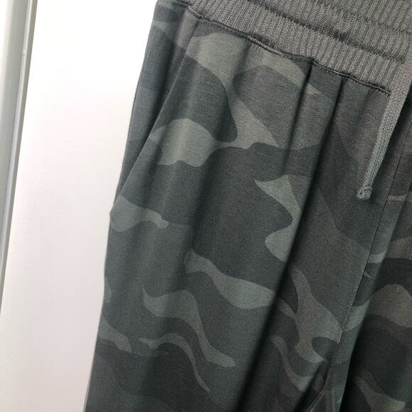 Super soft Splendid Camo Joggers size Medium - Picture 2 of 6